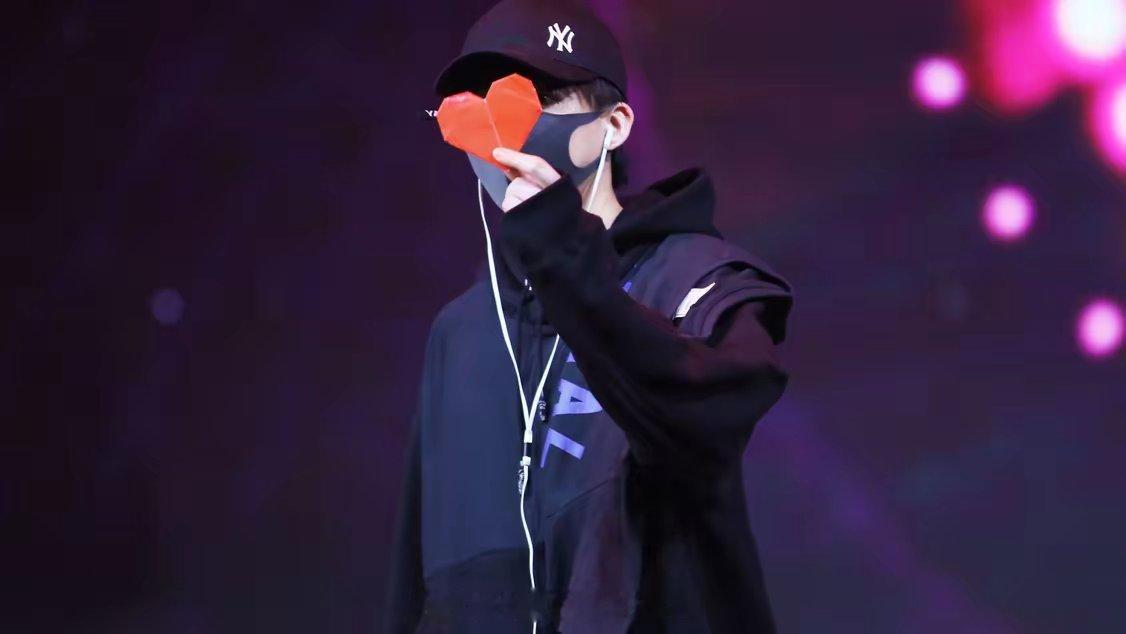 摩登兄弟[超话] 我的宝来空降啦，发出爱的表白~早上好啊宁哥摩登兄弟[超话]哇塞