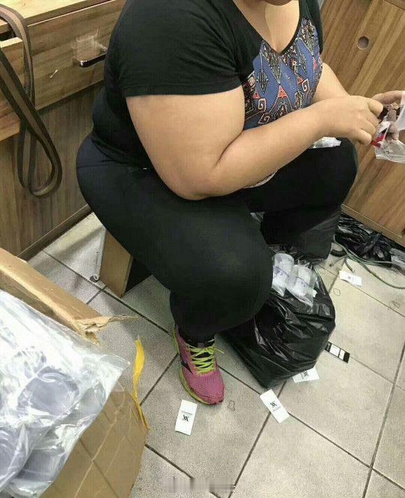 哈哈哈，莫丧气！就这么说了吧，自然健身/健美的（不打药），你一辈子都不可能在“视