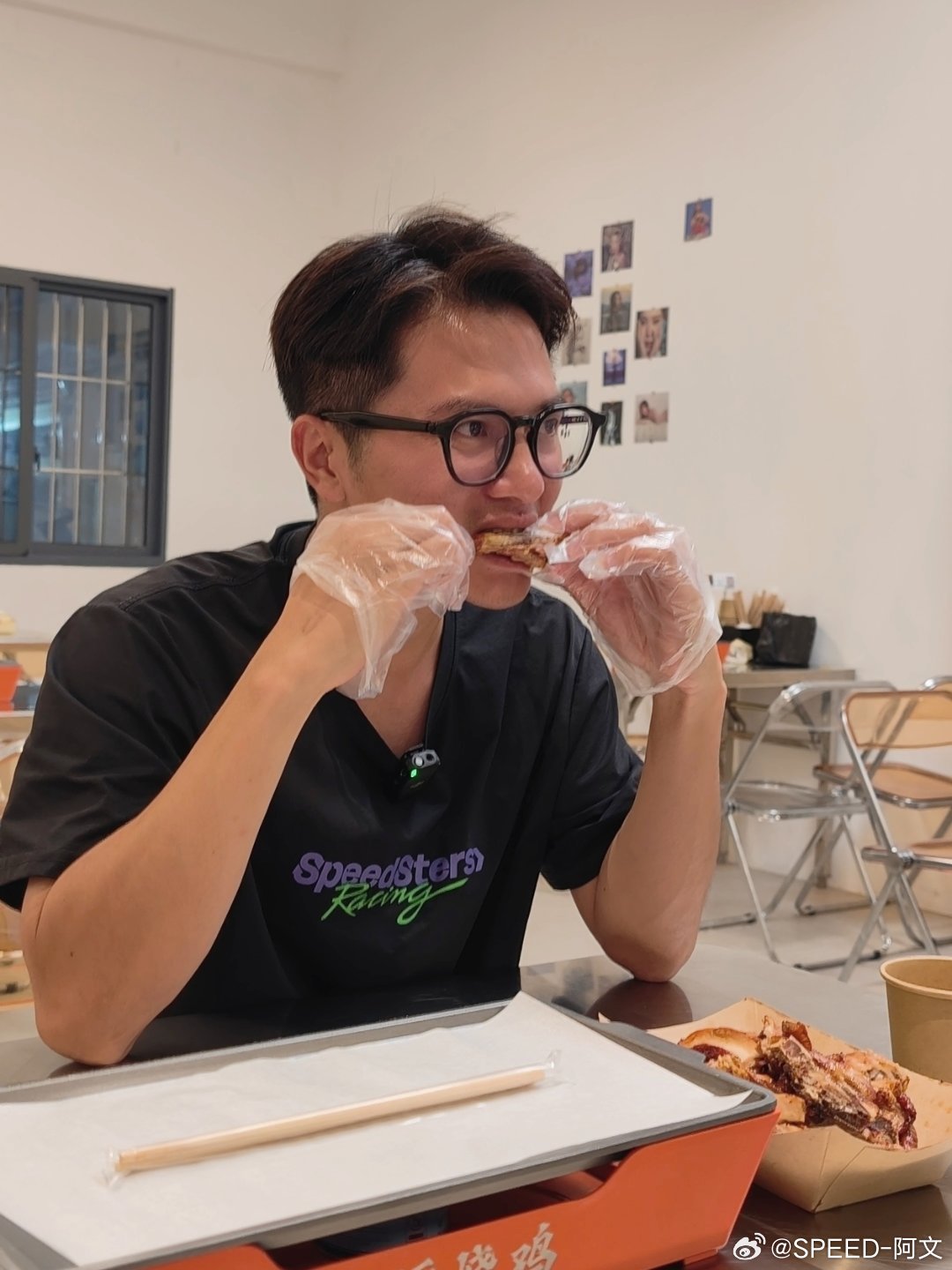 今晚比亚迪发布会结束后，拉过来打卡大运烧鸡，本来打算拍个业余的吃播视频，回来酒店