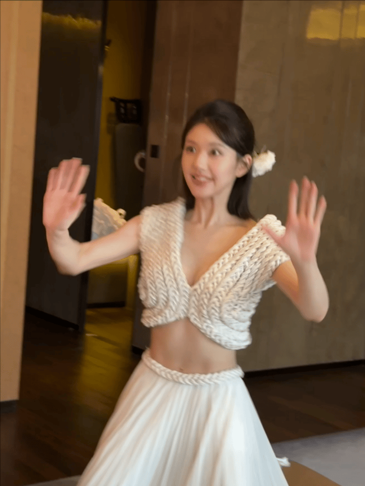 赵露思好活泼好美的精神状态 ​​​