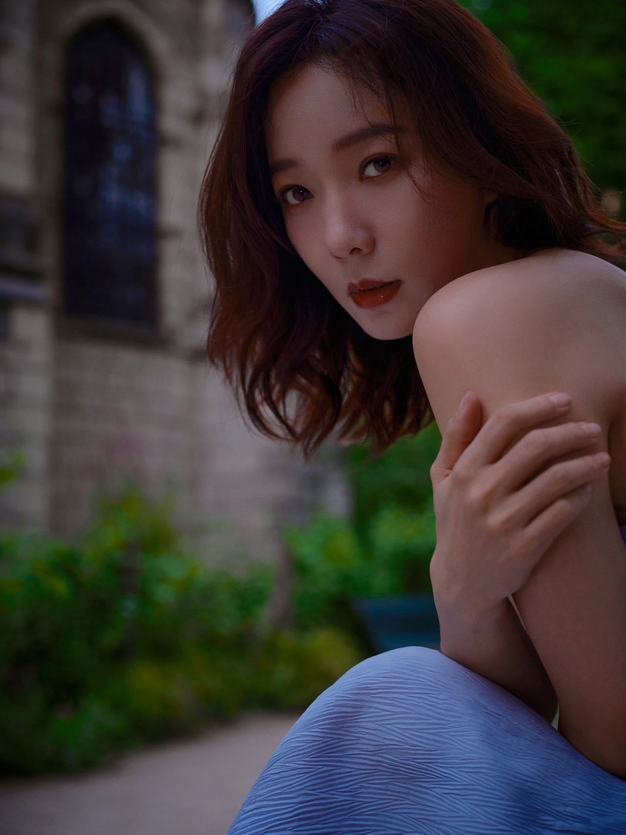 王珞丹九年之后故地重游 好多人历经岁月尽显沧桑，她却九年愈发放松温柔，颜值气质双