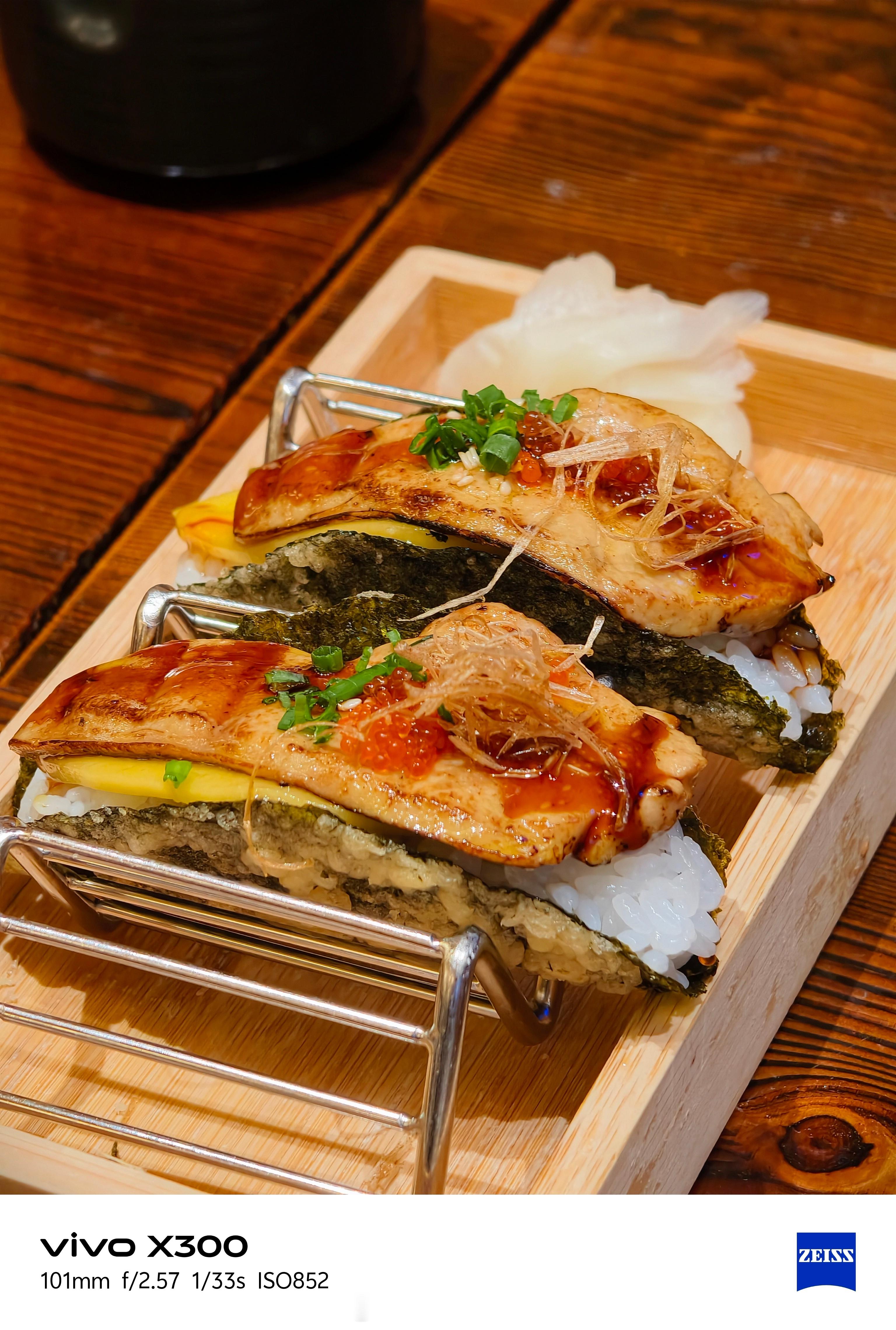 爱吃自助餐小蛋糕的天塌了自助餐必吃榜1.破奶油蛋糕2.西瓜3.色素饮料剩下的海鲜