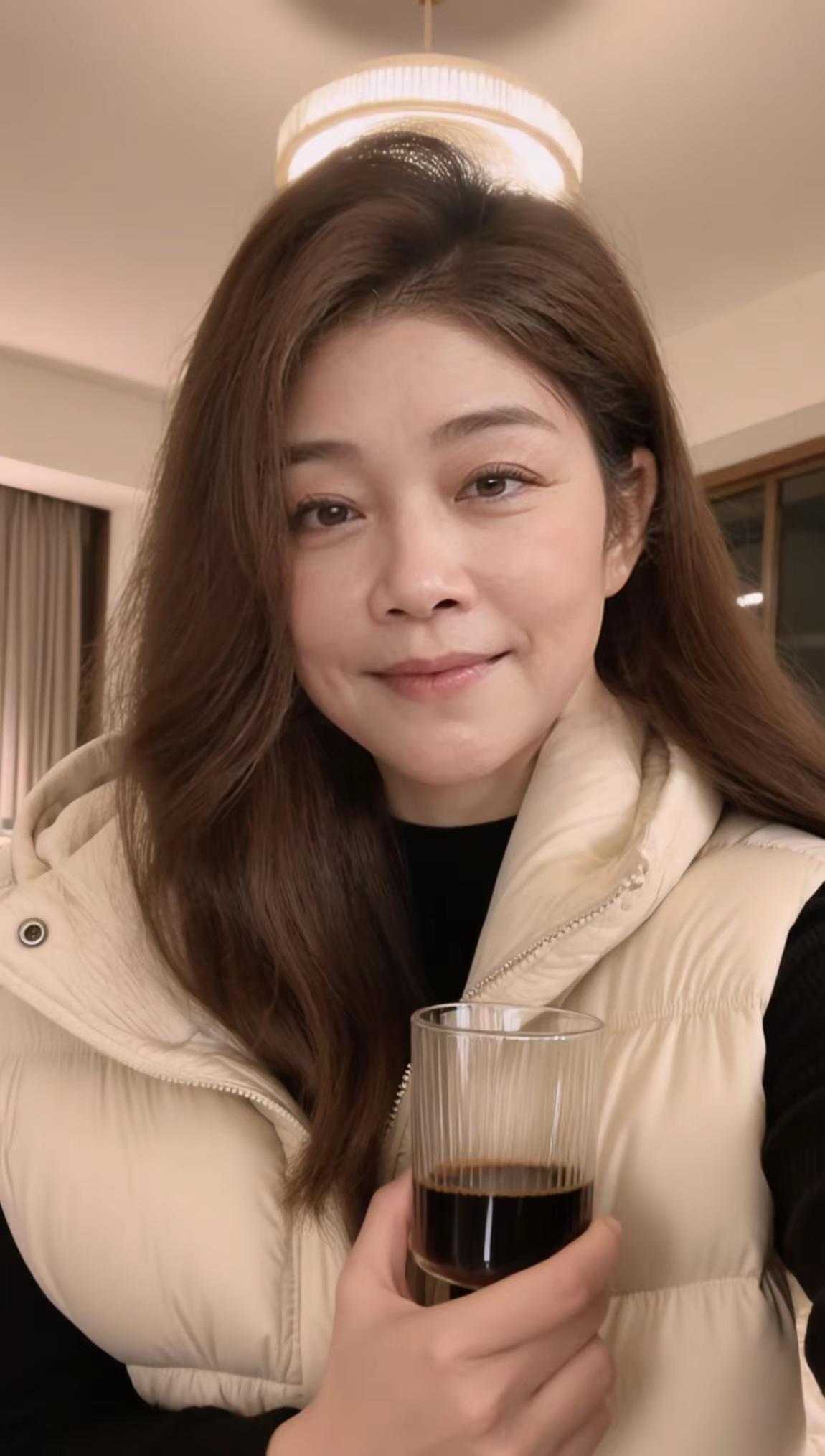 今日分享。AI暖光生活照