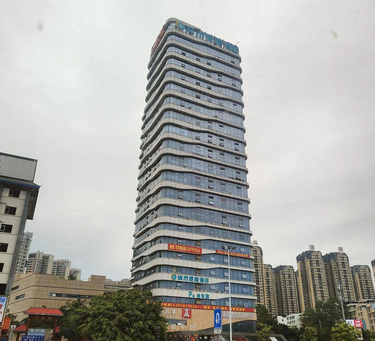 穷人和富人的生活方式大不同，从健身到买手机，从购物到旅行，每一步都透着差距。你是