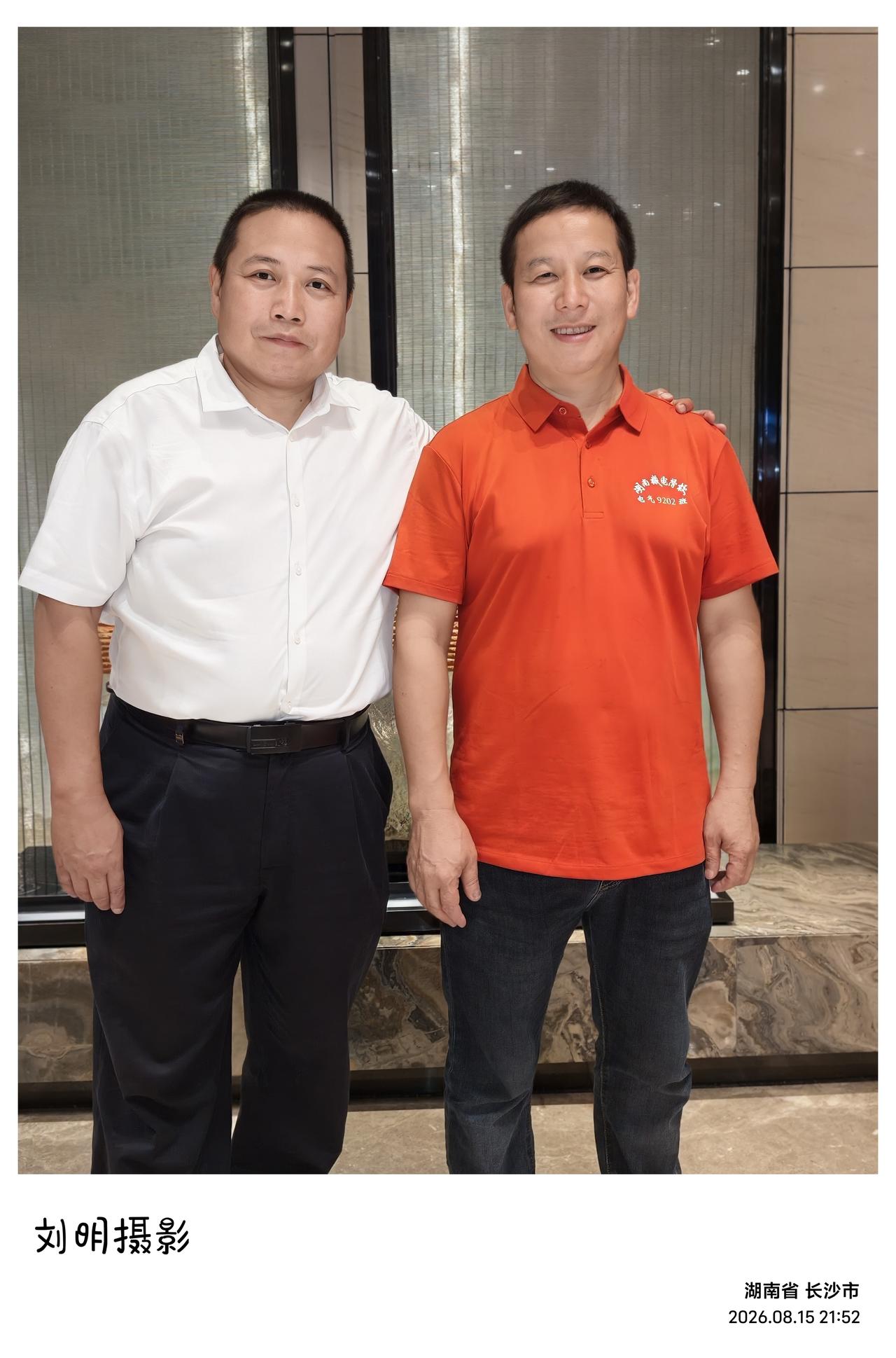 昨晚自长春赶回长沙，已是夜深。恰逢湖南机电学校电气9202班毕业三十周年聚会，我