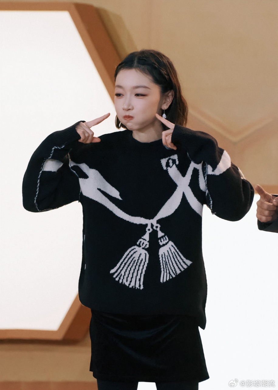 周冬雨不做演员想去养驴周五晚高疯 听完周冬雨的转行梦想真的笑到，结合家乡驴肉火烧