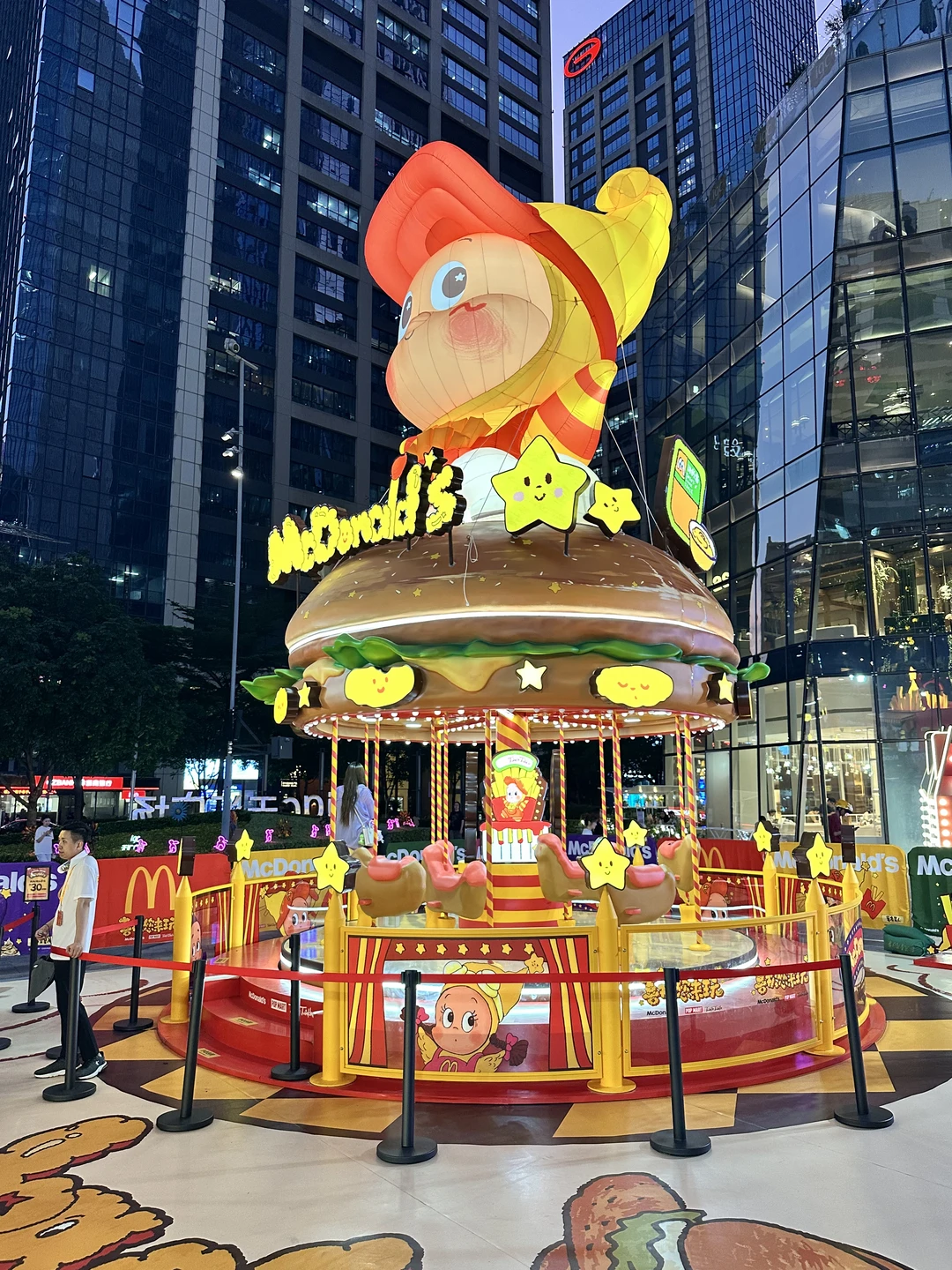 今年六一就在这里过了！麦当劳星星人游乐园！