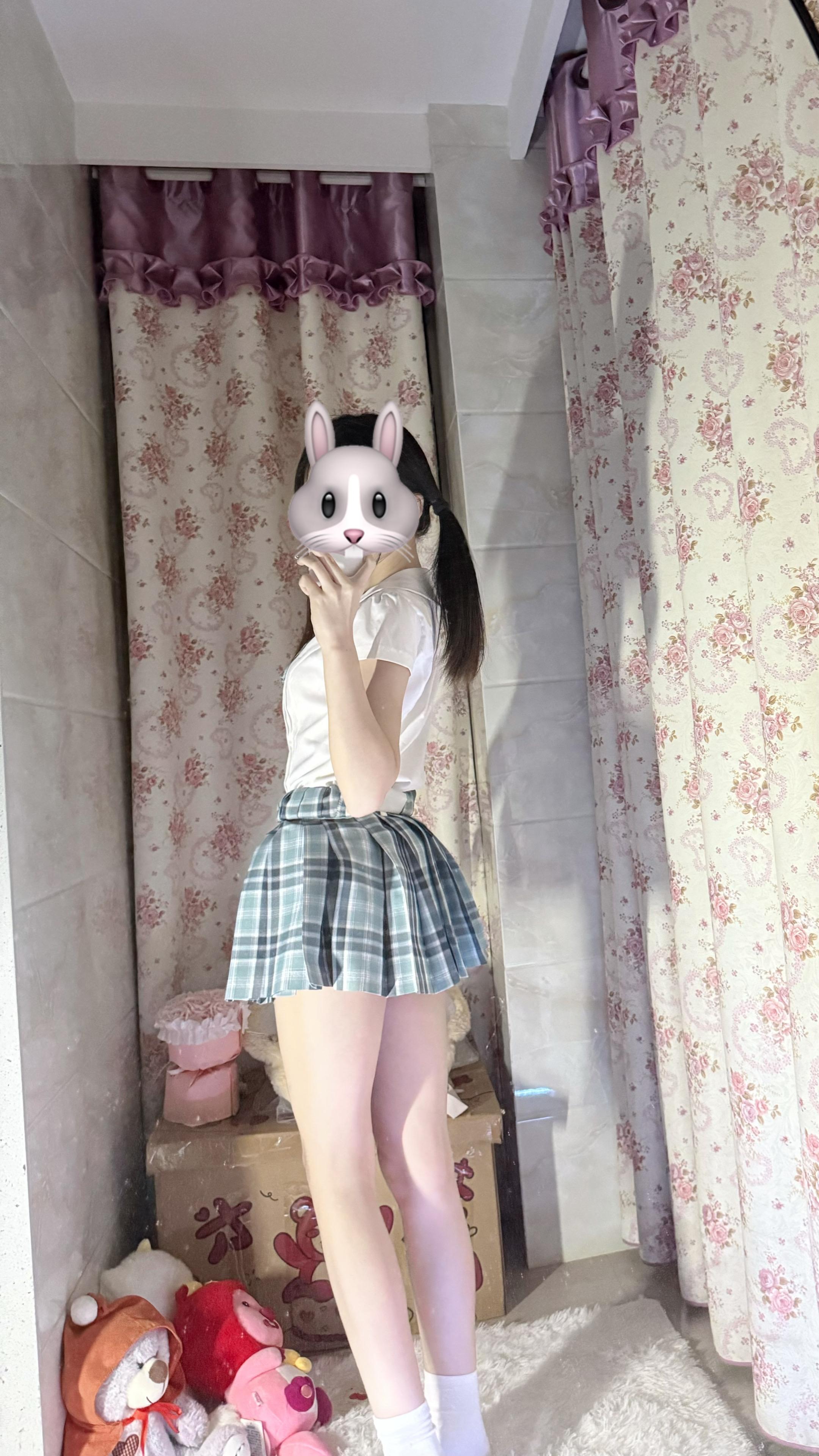 屏幕里面只有我 除了我 你还想看谁。