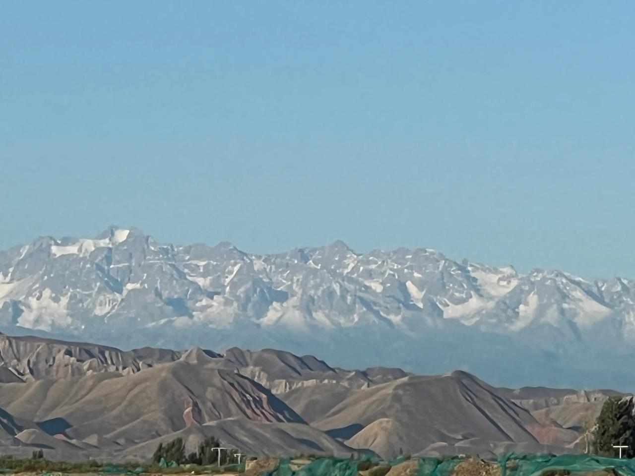 雪山、草原，大自然的魅力。