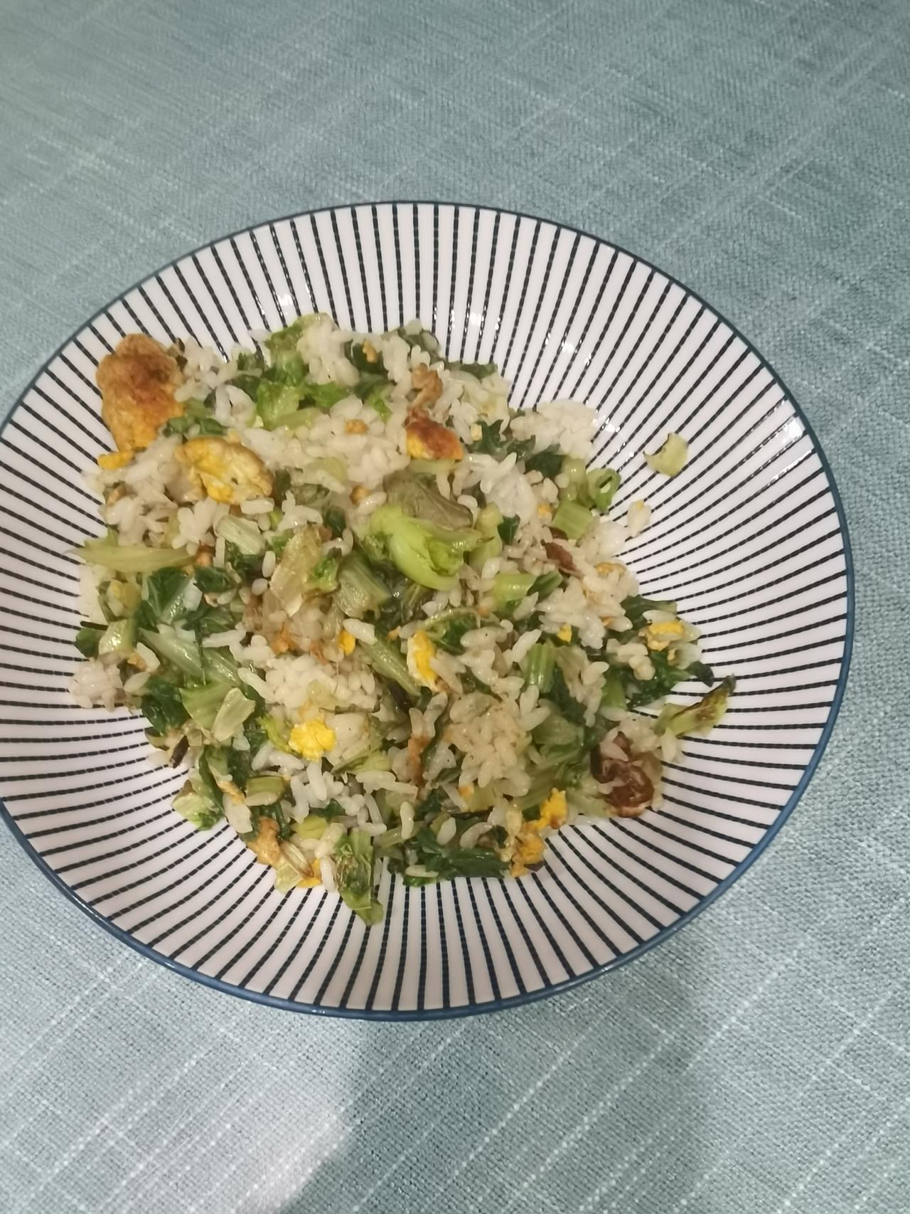 早上饿透，把血液里的糖分耗尽，再吃一盘蛋炒饭，加小青菜。