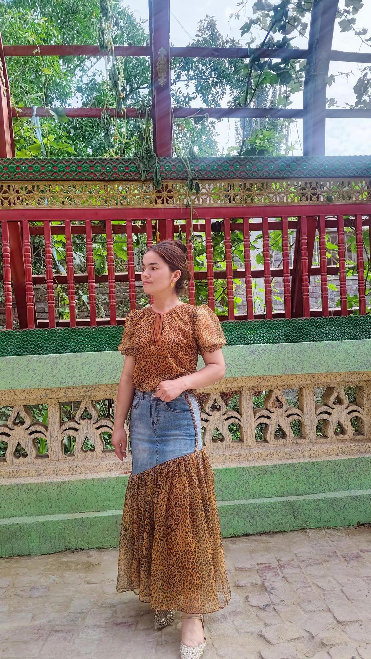 گۈزەل يىڭىلىقتىن يەنە بىر سى پۈتتى قىزلا