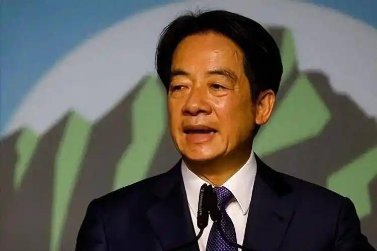 赖清德认为：中华人民共和国从1949年10月1日起，没有对台湾行使有效管治权，至