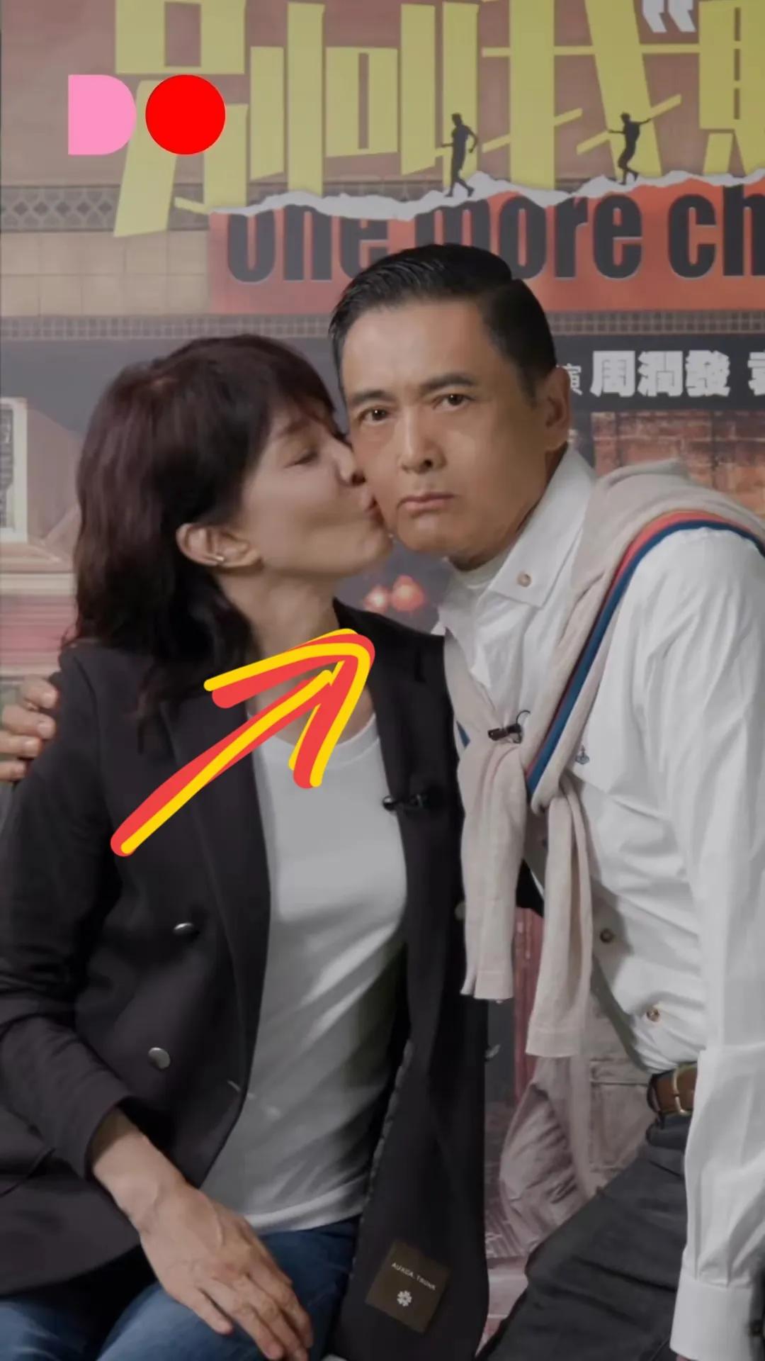 周润发，这动作，也太“放飞自我”了！[捂脸]

6月27日，周润发又一次引发了网