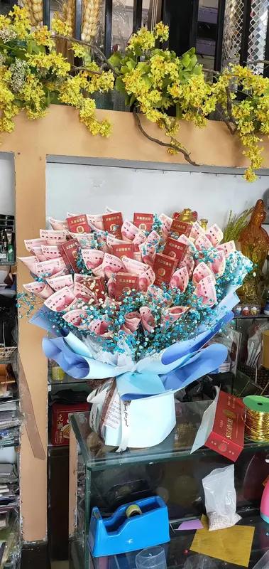 广东佛山一女子太让人羡慕啦！生日时收到男友准备的刮刮乐花束，直接刮出80万一等奖