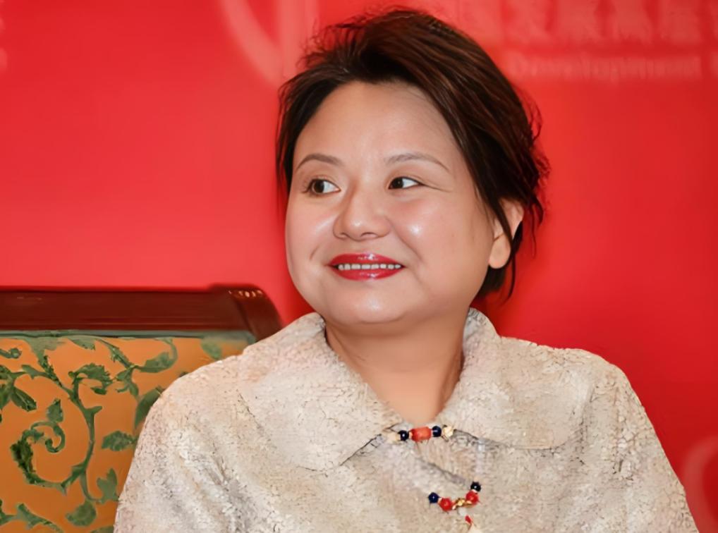 “中国的钱我是不会还的！”2018年5月，何巧女的东方园林准备发10亿公司债，结