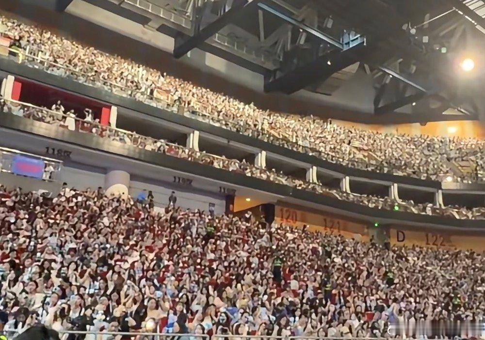 王俊凯演唱会粉丝合唱三生有幸王俊凯演唱会散粉合唱三生有幸 王俊凯演唱会散粉合唱三