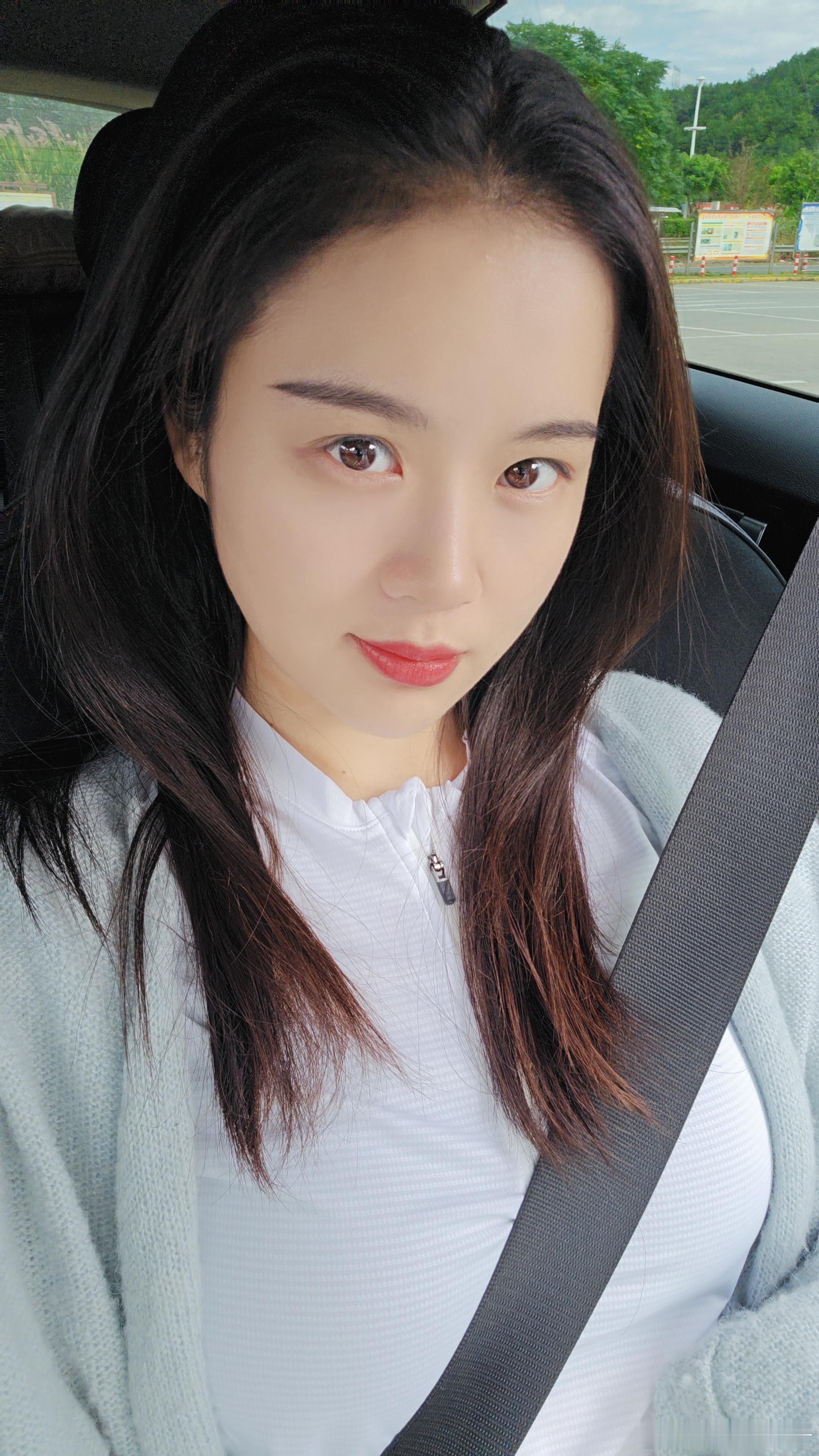 今天出门回老家去买只老土鸡黄焖着吃