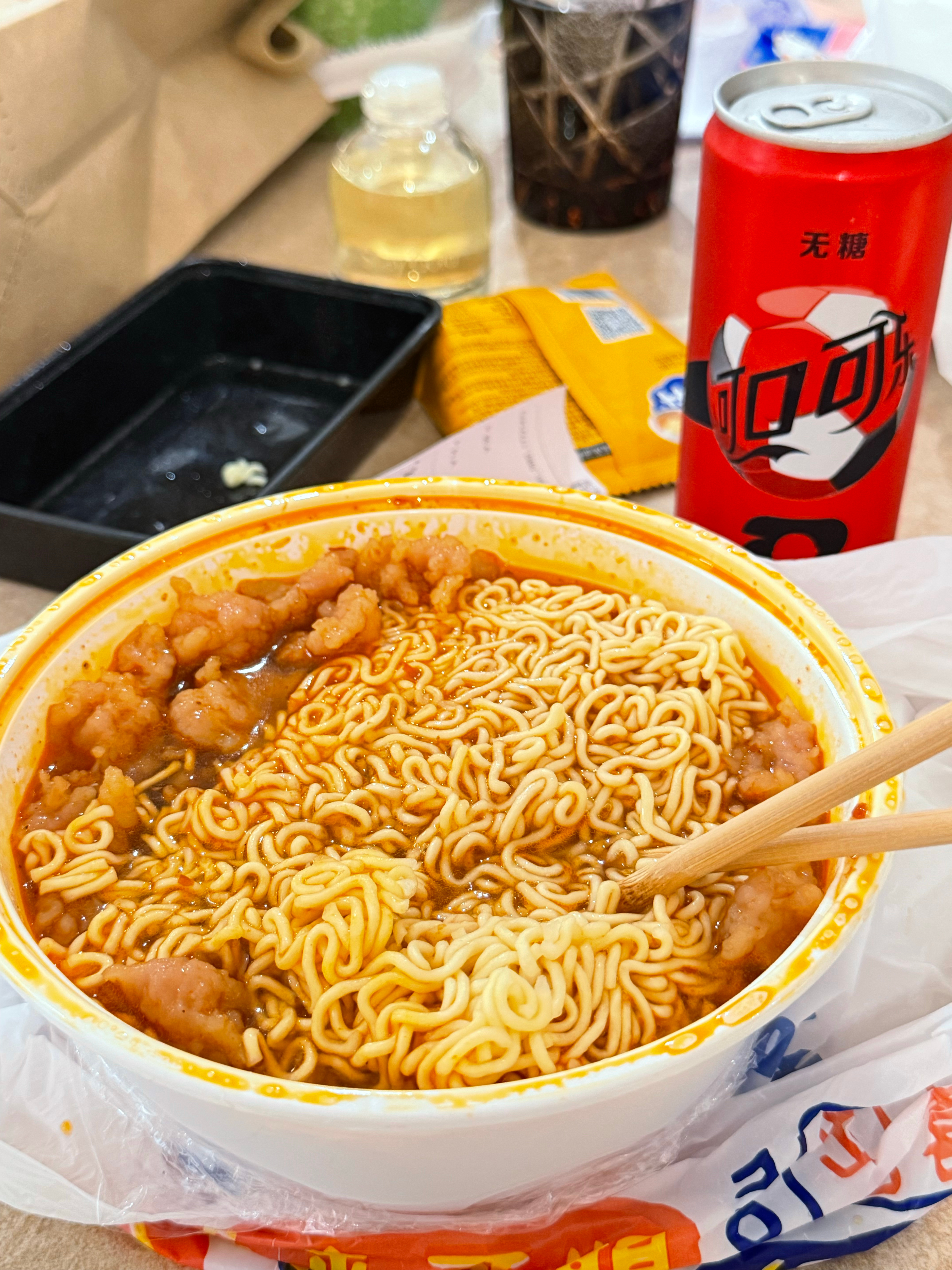 点了一个加了香辣牛肉面的福鼎肉片只吃得出来方便面的味再给我一周时间 我一定把吃夜