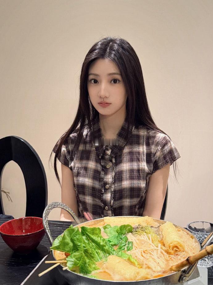 第三十年明月夜概念预告 第三十年明月夜这个质感真的绝了，绿色调海报故事感拉满。两