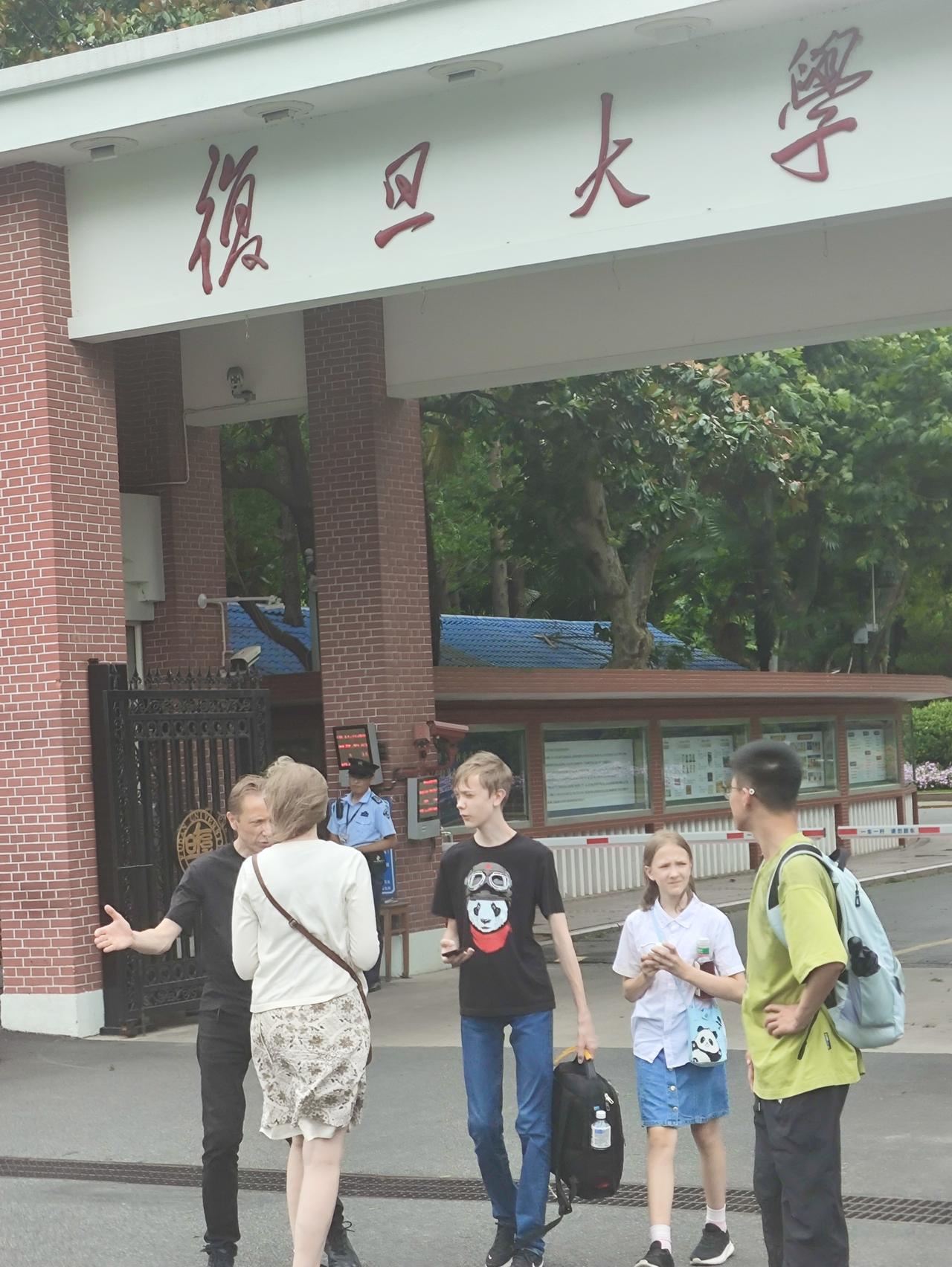 是的，真的很好！
 
一、顶尖办学实力，国内第一梯队名校
 
复旦作为上海老牌9