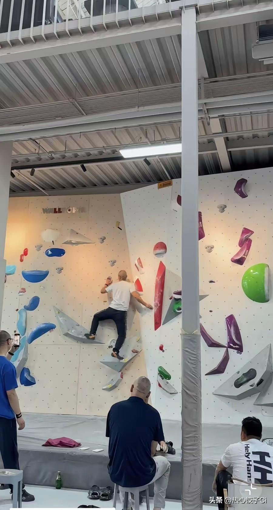 王石70多岁的人真的很自律，到点就起来，看书，工作，跑步，攀岩，每天的生活，工作