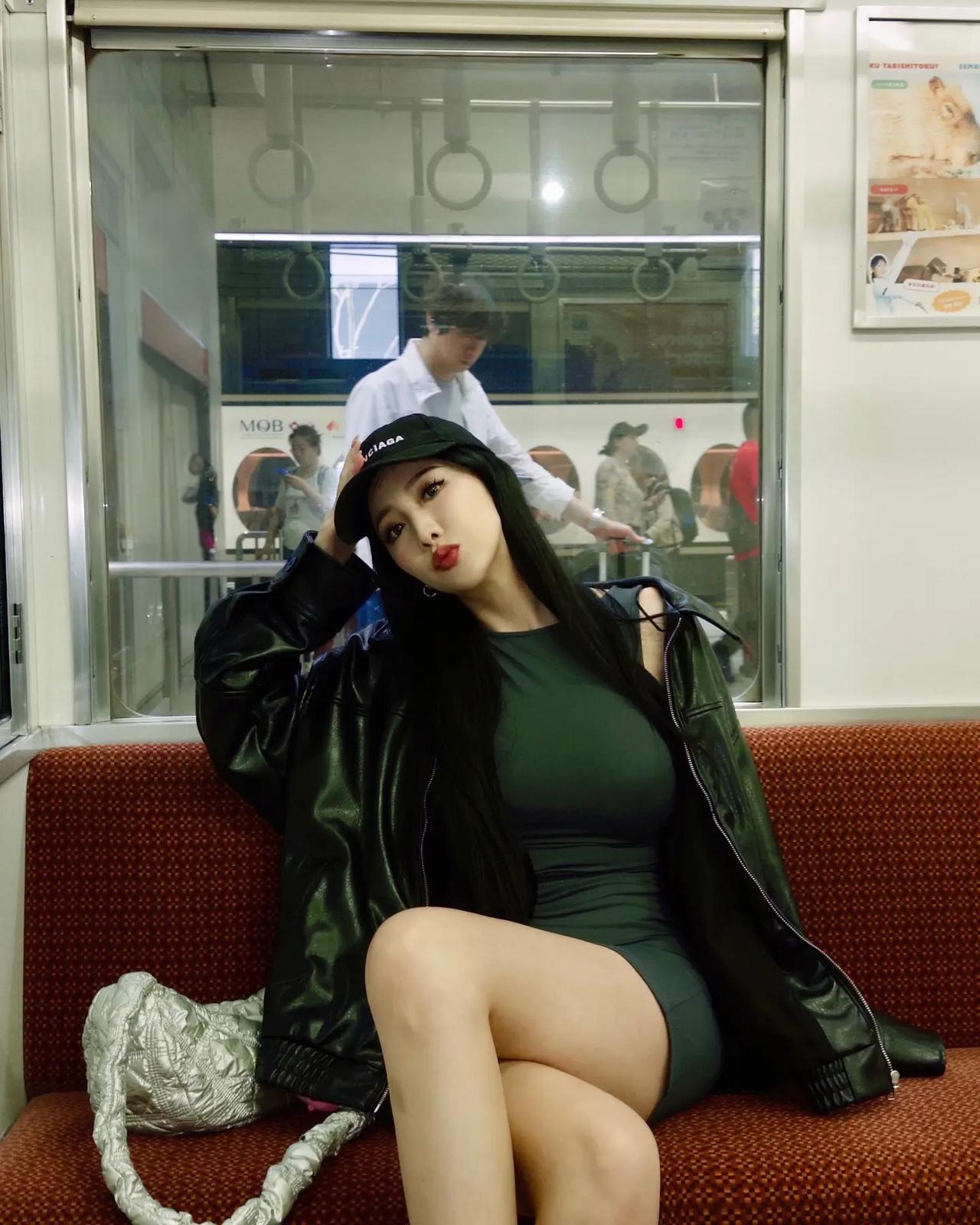 你想要的我都有。黑长直女孩 气质美女 甜辣妹