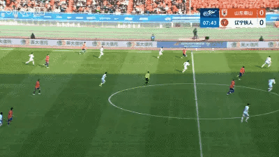 比赛第18分钟，山东泰山2-0领先辽宁铁人！这属于爆冷了吧！
第一球谢文能的推射