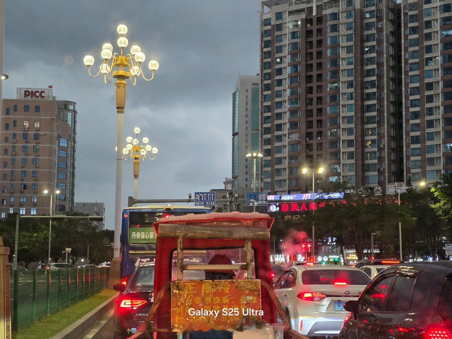 赶紧跑，要下大雨了～ ​​​