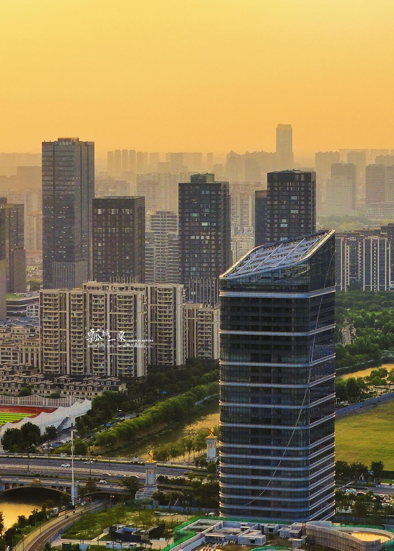1983年成立地级市 40多年的奋力拼搏几代人的不懈努力 造就了现如今繁荣昌盛的