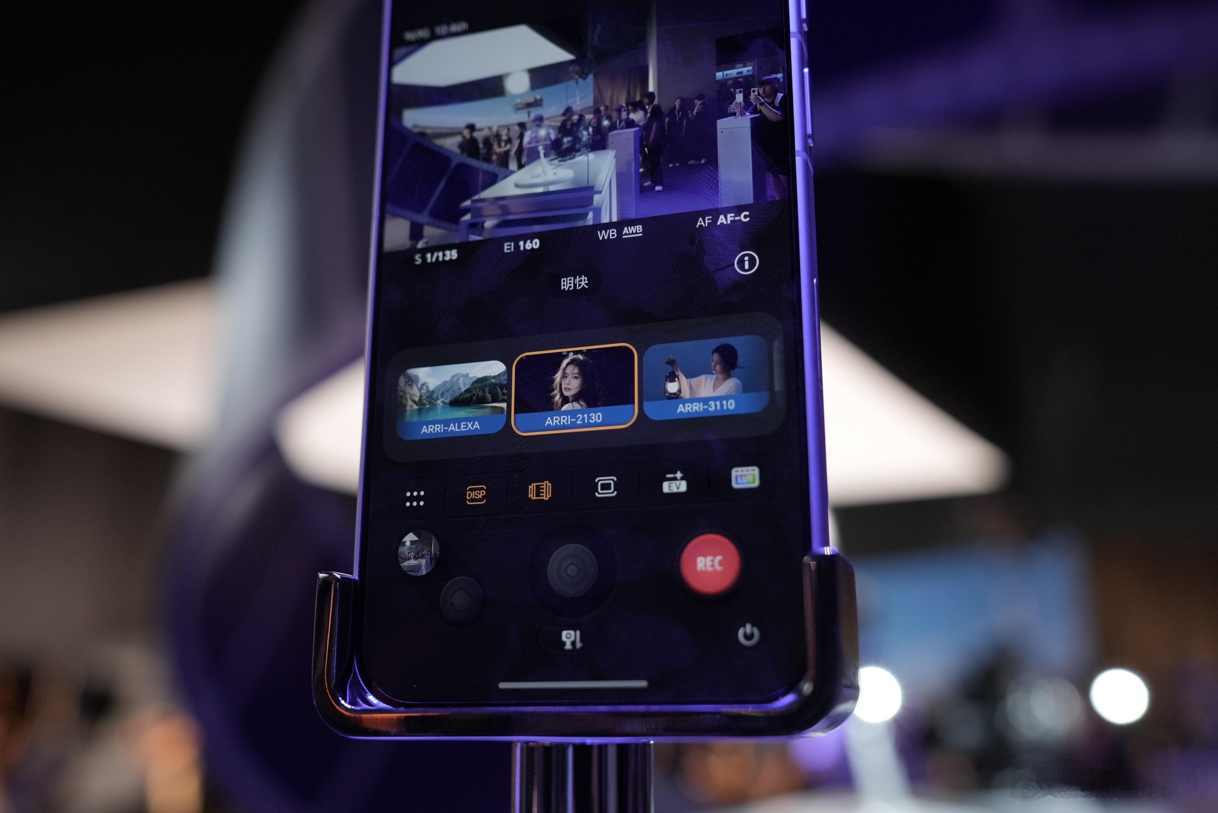 手机影像联名谁最夯整理了下荣耀和阿莱联名的 Robot Phone 核心影像参数