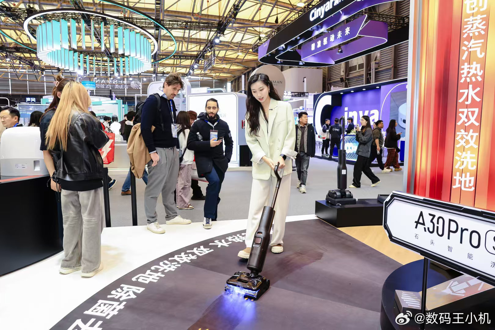 硬核刷屏！石头科技斩获5项艾普兰大奖💥🏆 艾普兰金奖G-Rover轮足扫地机