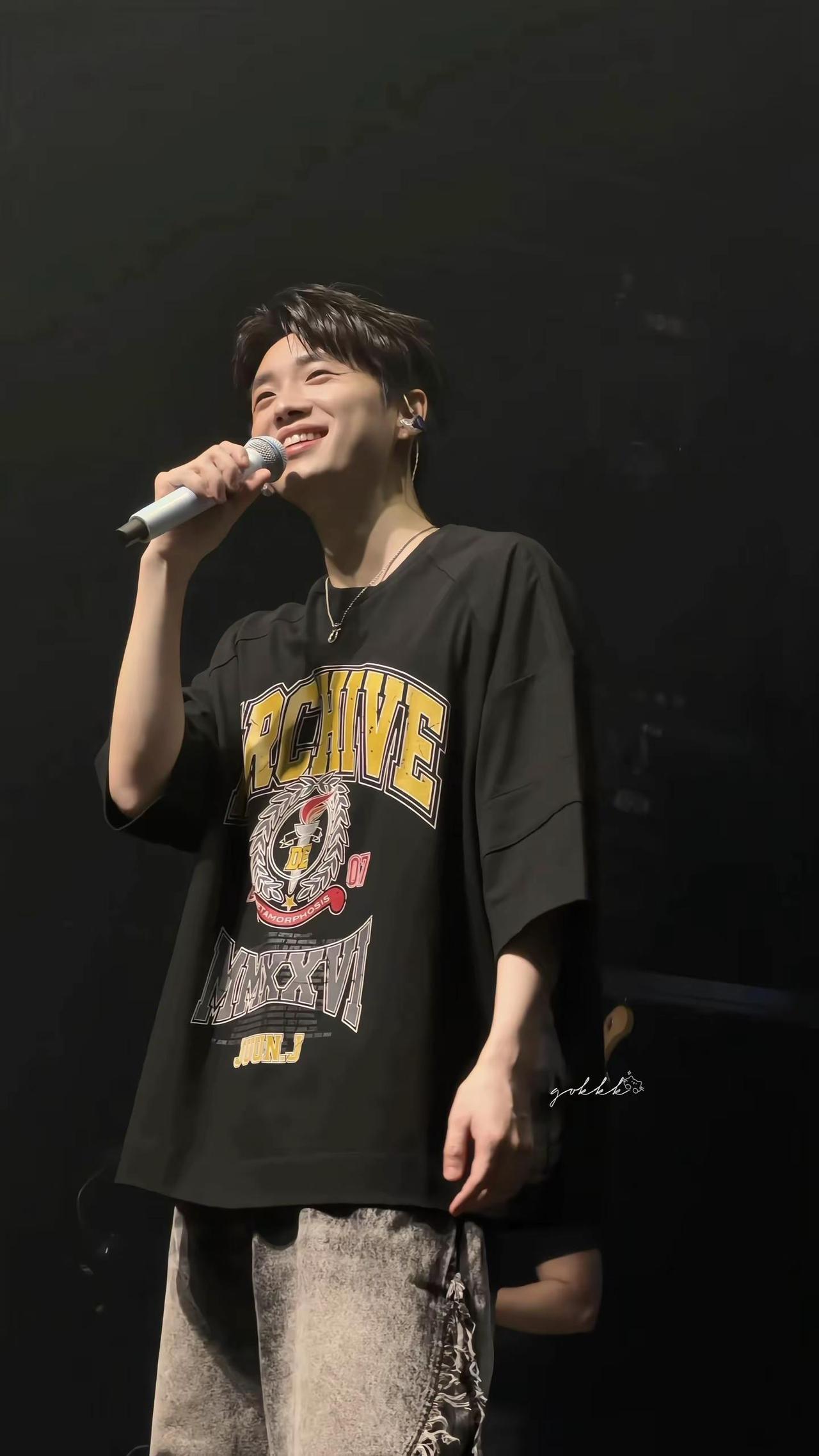 看你眼睛有幸福的倒影～@曹杨Young 曹杨