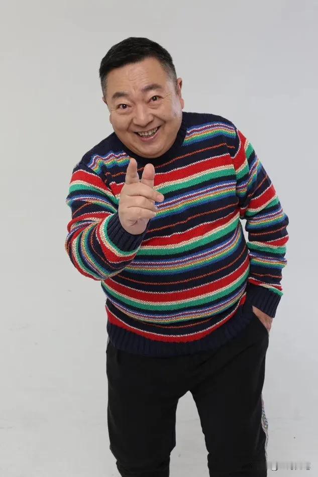 主持人，董浩说：我生于1956年，按虚岁来说我都已经六十九岁了，马上奔七十的人了