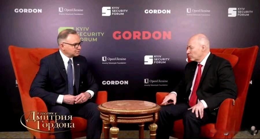 波兰前总统安杰伊·杜达：“泽连斯基没有逃跑，他没有害怕，他准备献出生命。我永远不