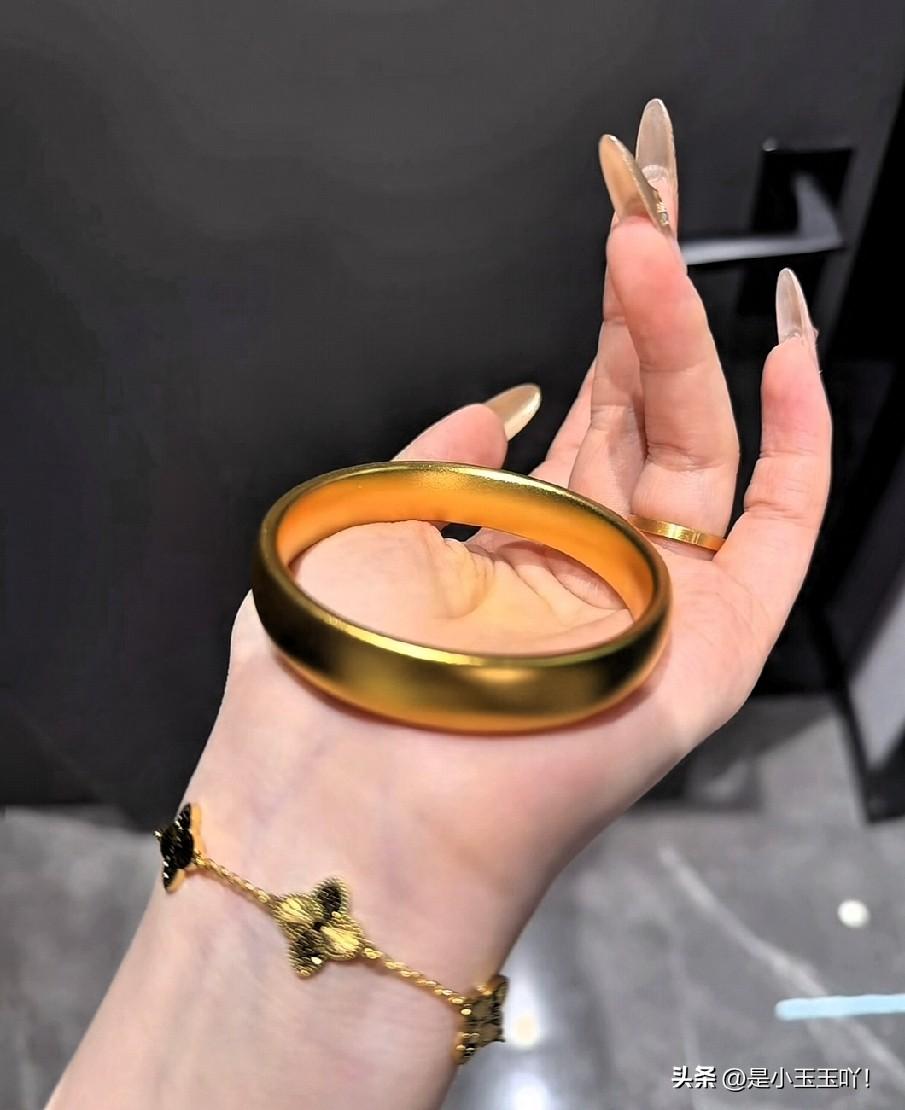 又跌了，

黄金，白银，继续暴跌！

3月6日，国内金价跌到1133元/克，几天