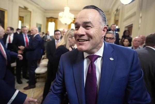 "我们已准备好进驻伊朗"——这话不是伊朗政府说的，是美国石油学会主席迈克·萨默斯