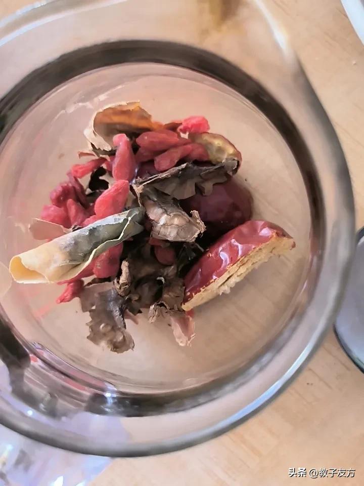 每天一壶自配“健康茶”，身心愉悦，睡眠好。。。
          在退休前已经