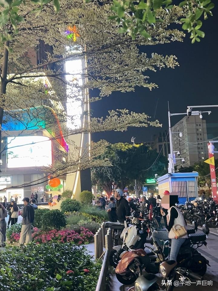 在大城市里讨生活，哪怕是做着一份最底层、最基层的工作，也是有很多机会可以把握住！