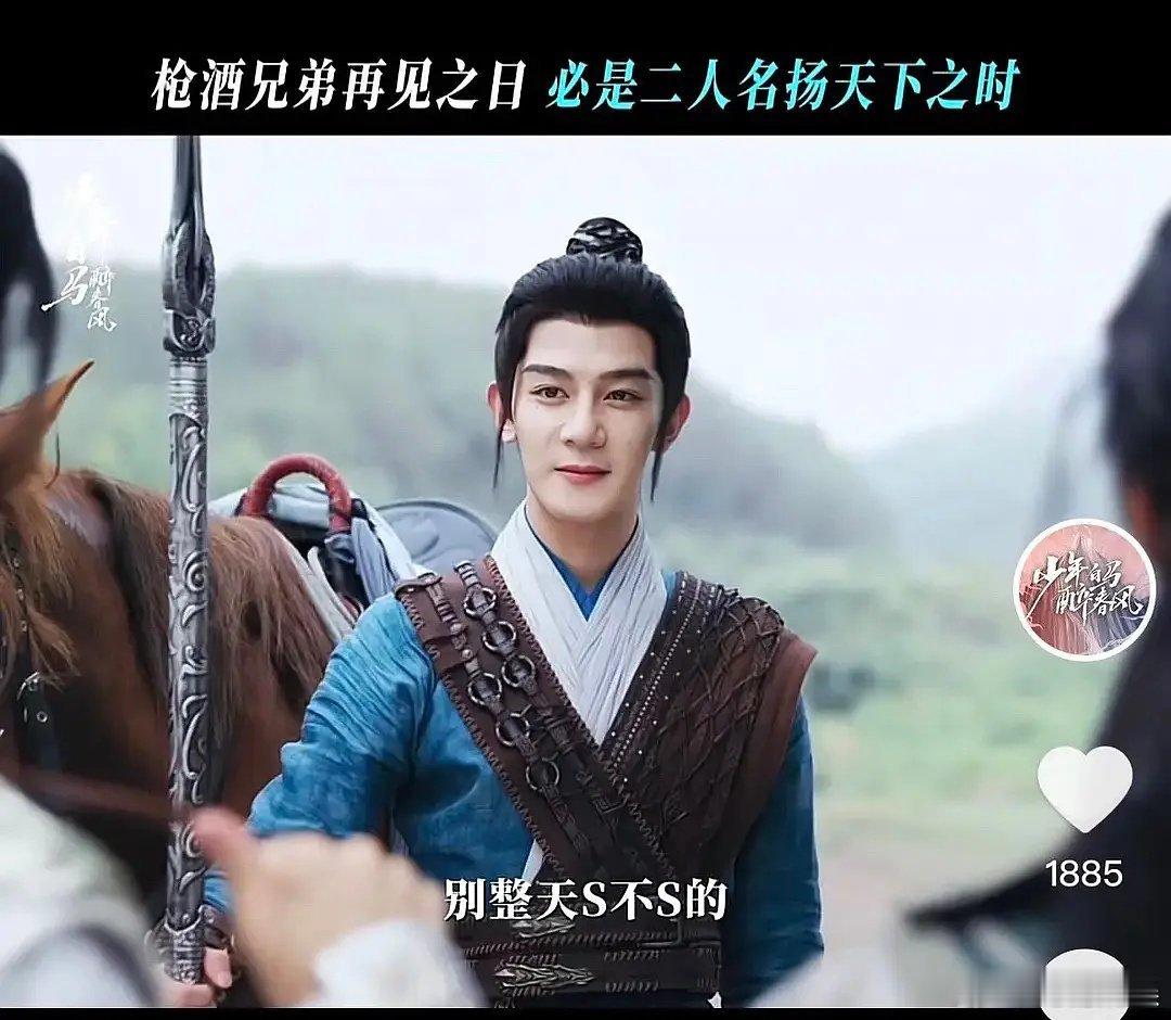 这个男的怎么越弄越像迪丽热巴？眼角痣的位置都一模一样 ​​​