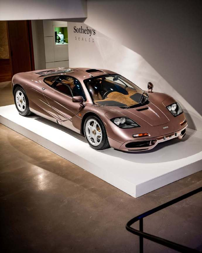 迈凯伦F1绝对是绕不开的存在！1992年诞生至今，它用无数开创性设计定义了超跑标