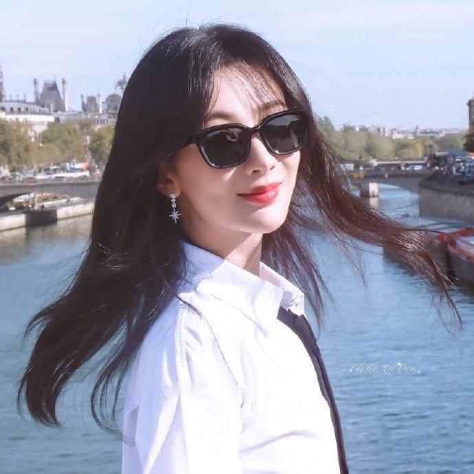杨紫玉兰花开君再来 💜杨紫董竹君 每天都想露出点小马脚来，好让你看出来我喜欢你