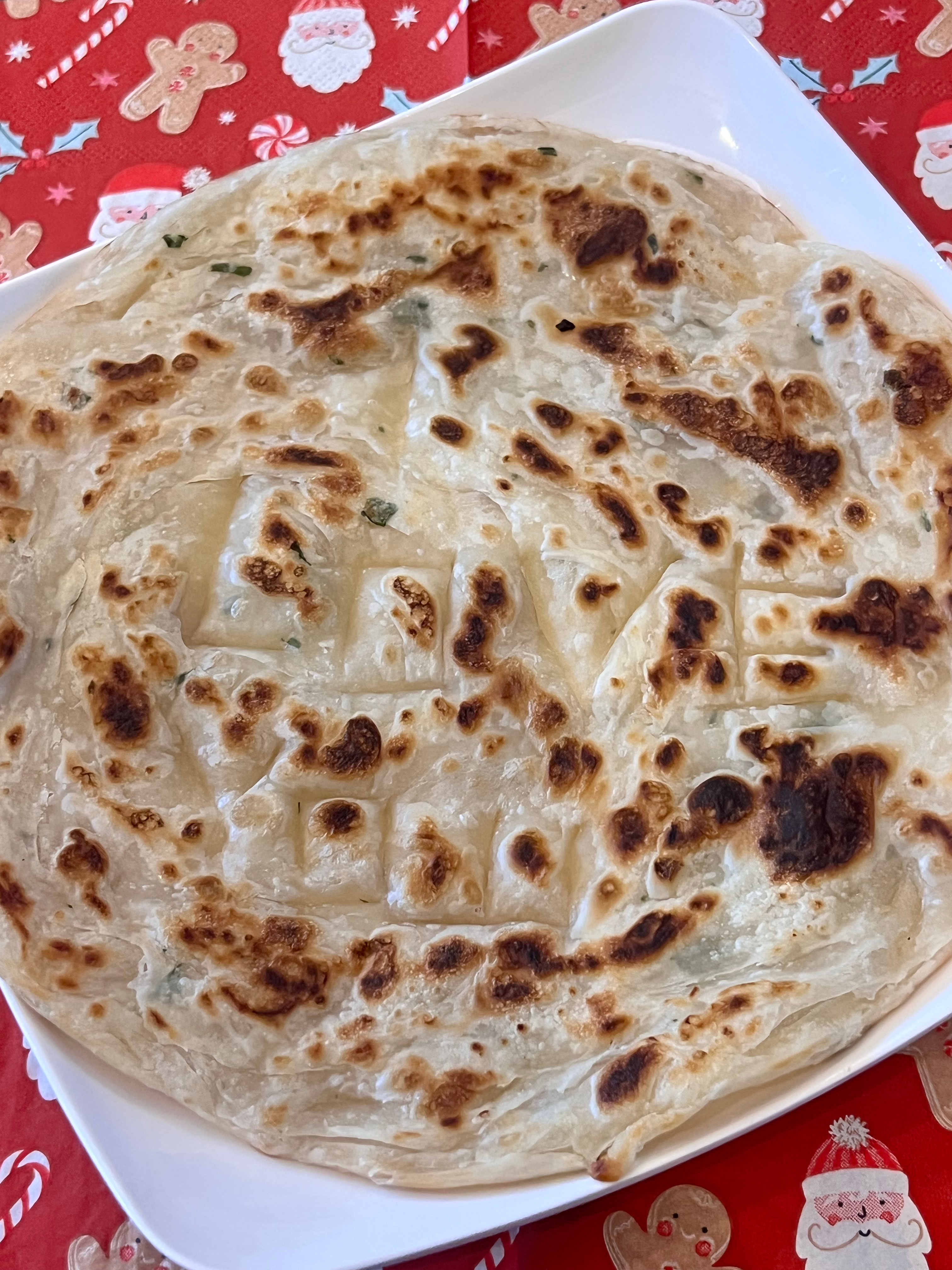睡懒觉刚起来，Chris给烙了个早餐饼，端上来问我能不能读出来？ ​​​