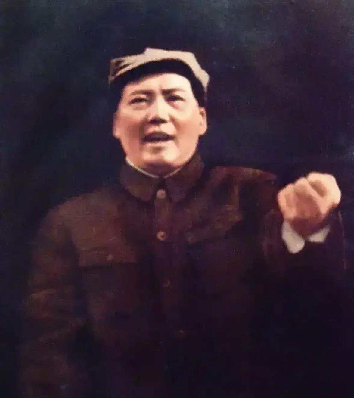 看看美国几十年来在世界上称王称霸的所作所为，看看美国政客民主自由外表下的虚伪、贪
