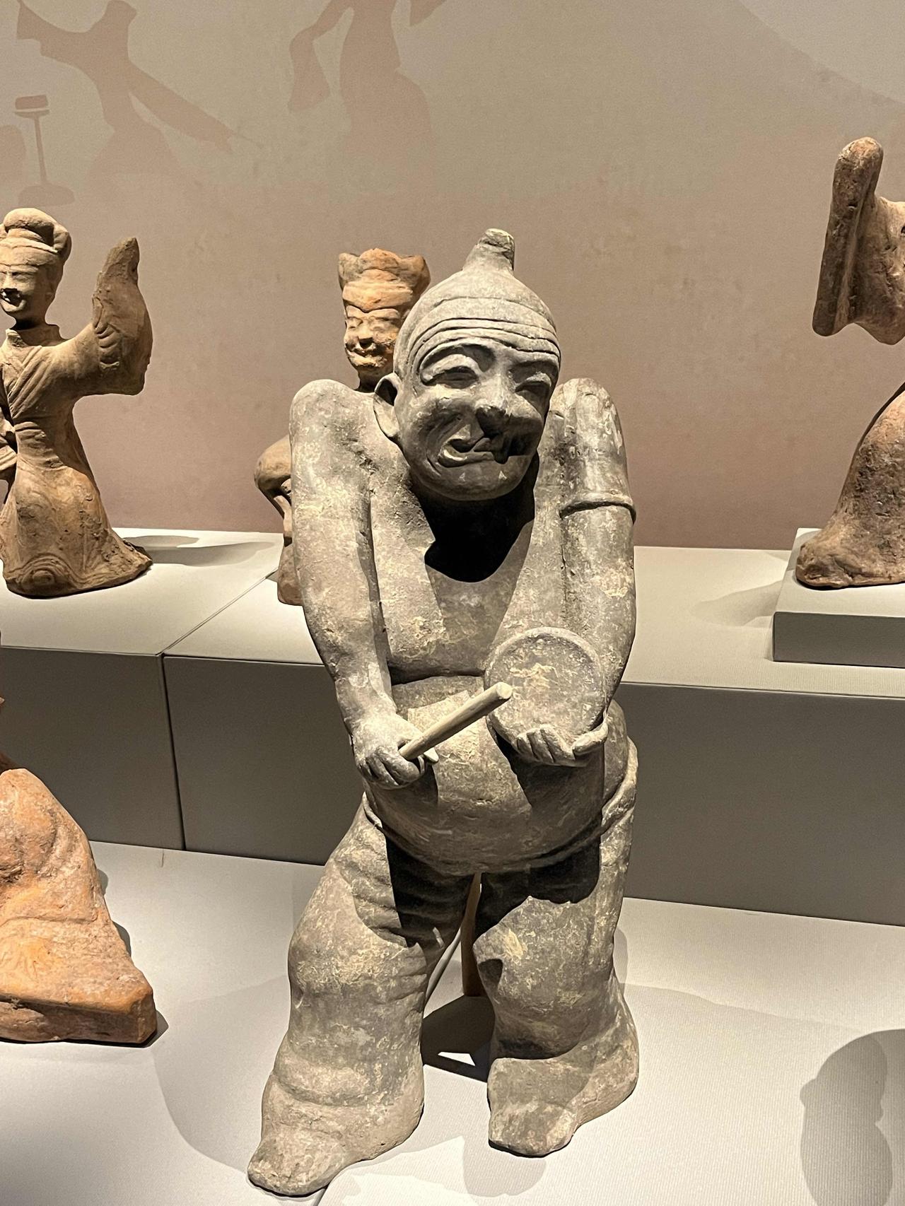 延安安塞发现宋代伎乐人物石雕造像此次延安安塞发现的宋代伎乐石雕，实证了安塞腰鼓千