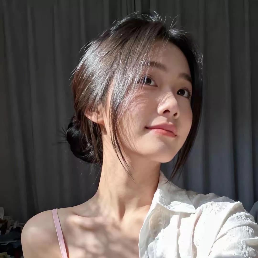 花开花落，岁月静好。清浅时光伴流年 时光里静得花开 时光的静好 花落总会开 何惧