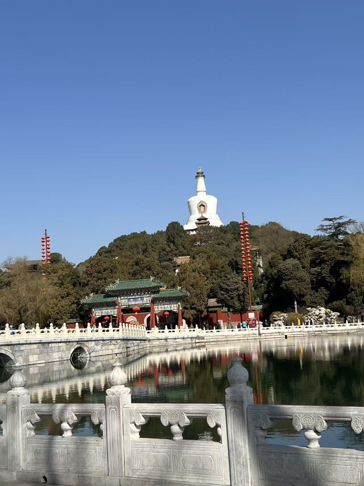 北京是个非常美丽的城市，有古老的文化底蕴，也有与时俱进突飞猛进的现代风景，不要说