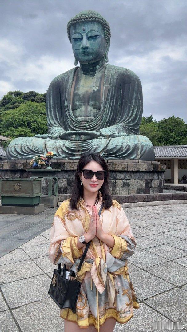 我换了个新头像，给妈妈祈福的，这是日本的镰仓大佛，非常有名，我前一段时间拍的，那