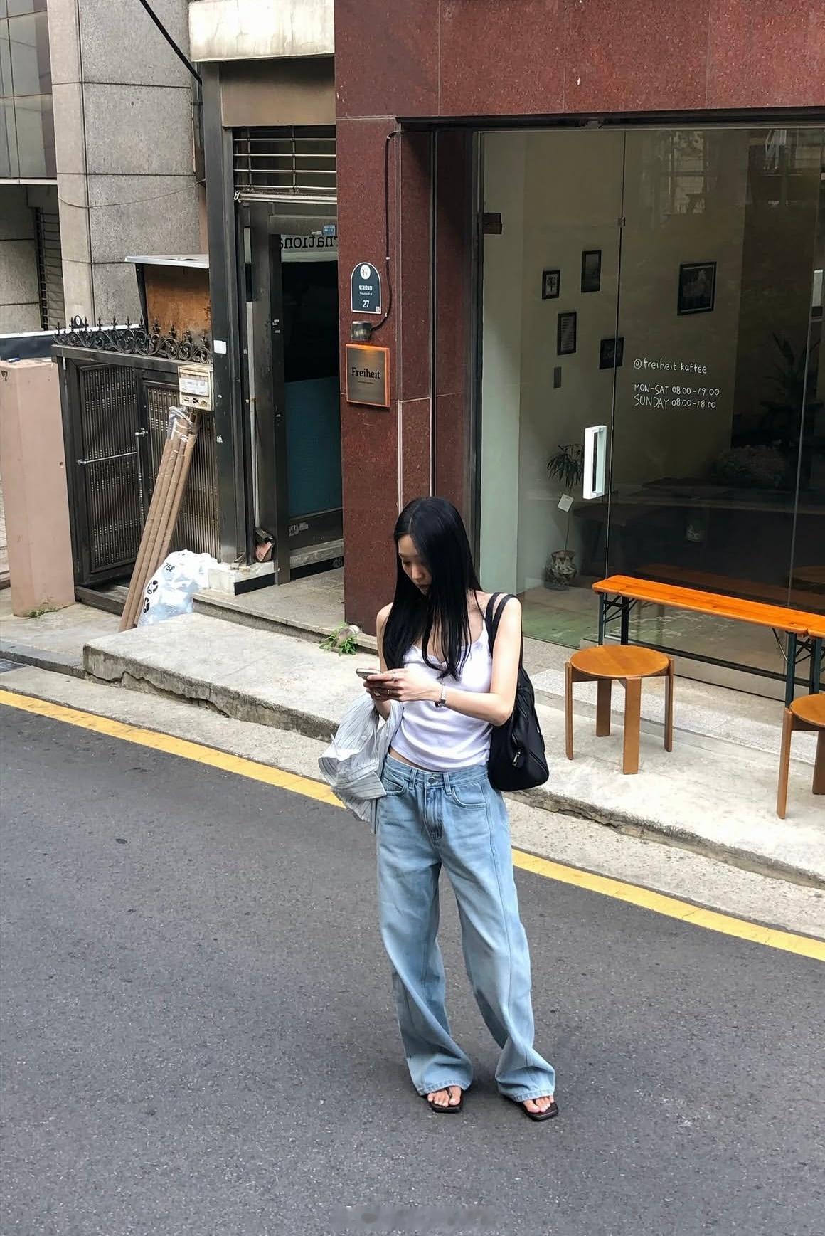 穿搭分享 连续更新第2847天韩国时尚女生日常搭配周五啦☁️韩系穿搭超能新星汇新