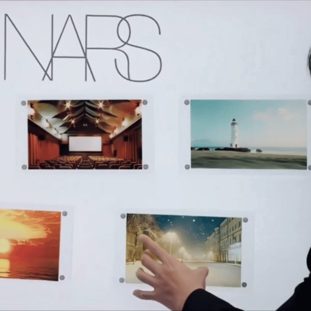 肖战撤回了他的强迫症“肖战撤回了他的强迫症”主持人贴歪了点，肖战伸出手想移动，结