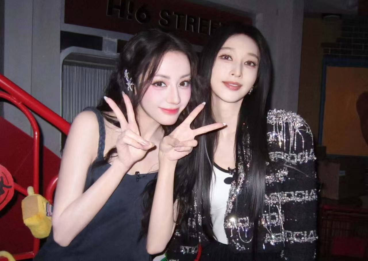 迪丽热巴张俪合照迪丽热巴张俪合影迪丽热巴张俪合照 